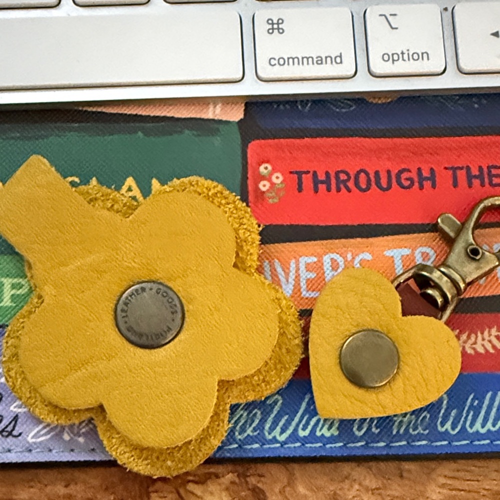 Portland Leather Snap Flower (Pomelo) & matching non PLG heart clip